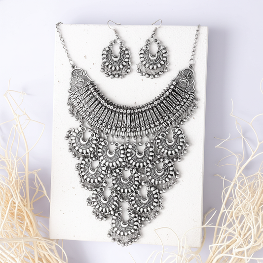 Beautiful Silver Necklace And Earring Set